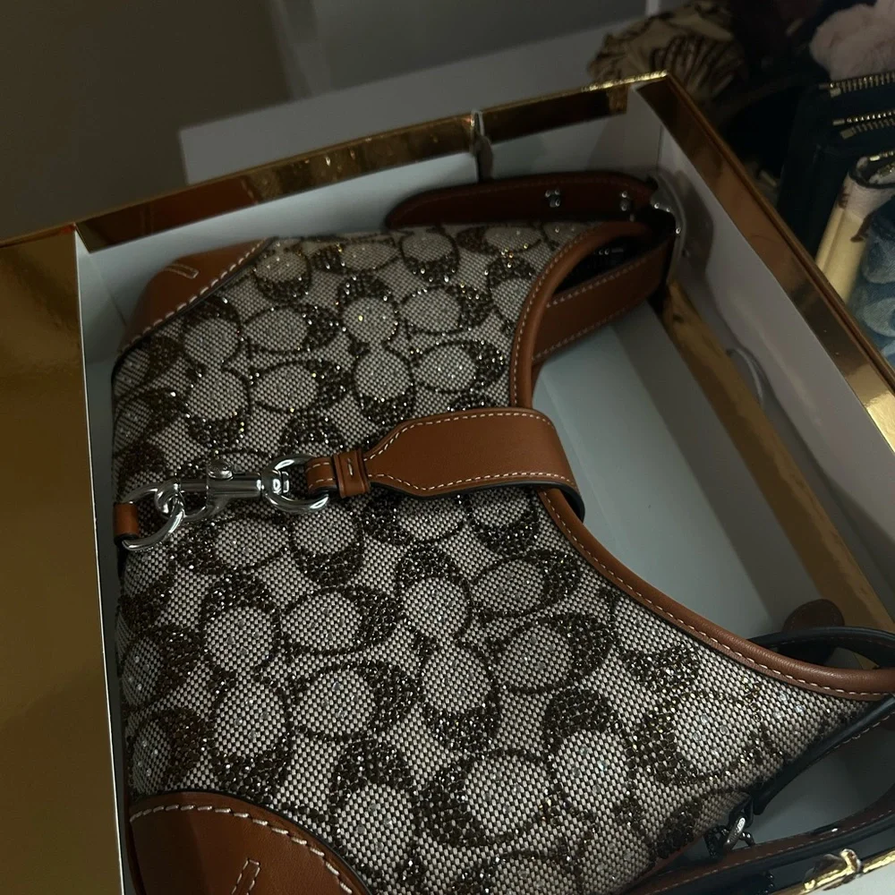 Hamptons Hobo Bag
In Crystal Signature Jacquard - Picture 8 of 12